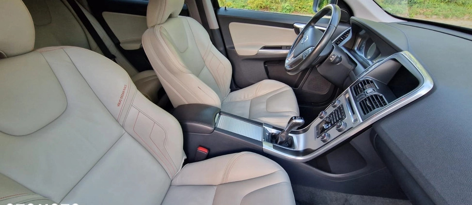 Volvo XC 60 cena 66000 przebieg: 254155, rok produkcji 2015 z Warszawa małe 529